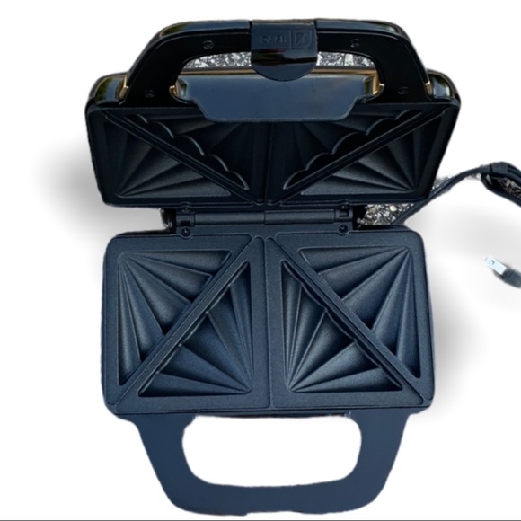 UO x Dash Kitchen Couture Purse Sandwich Maker - Picture 4 of 12